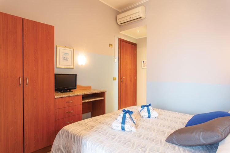 Hotel Tritone Rimini Exterior foto